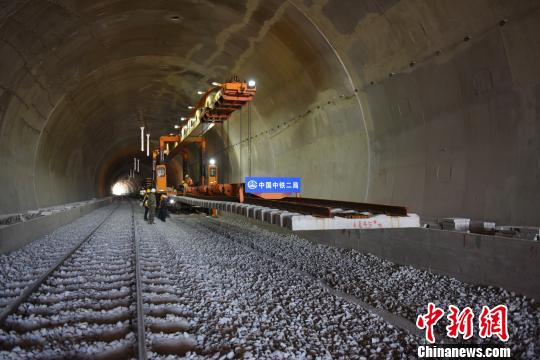 铁路扩能重塑交通格局，助力经济发展新篇章